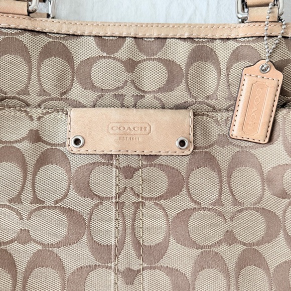 Vintage Coach Hamptons Signature Canvas Tote - Picture 4 of 9